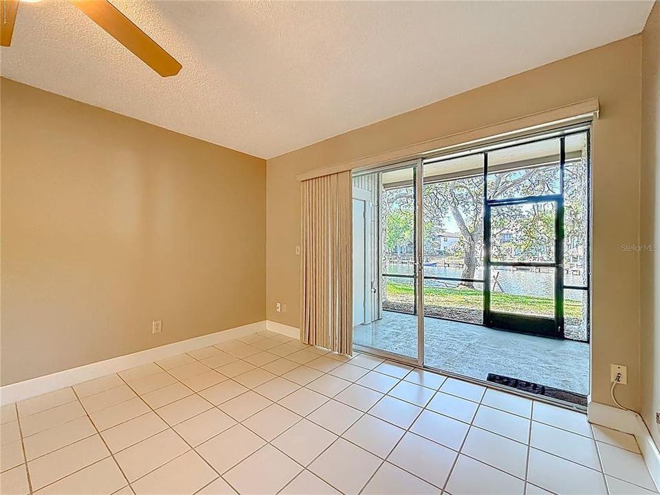 For Sale: $109,000 (1 beds, 1 baths, 890 Square Feet)