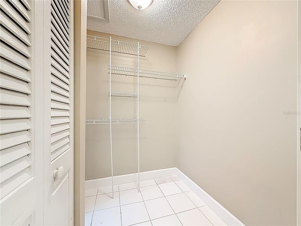 For Sale: $109,000 (1 beds, 1 baths, 890 Square Feet)