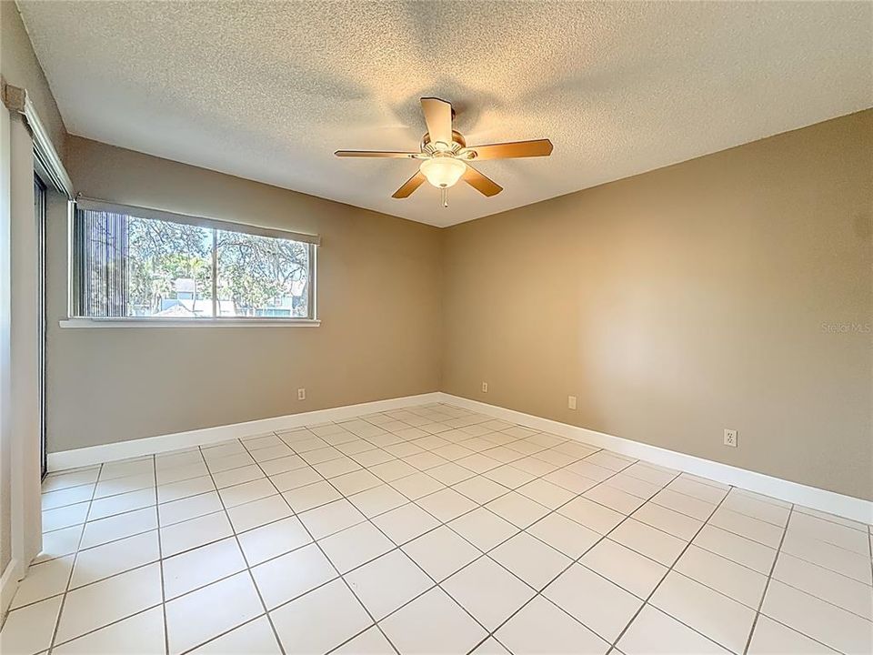 For Sale: $109,000 (1 beds, 1 baths, 890 Square Feet)