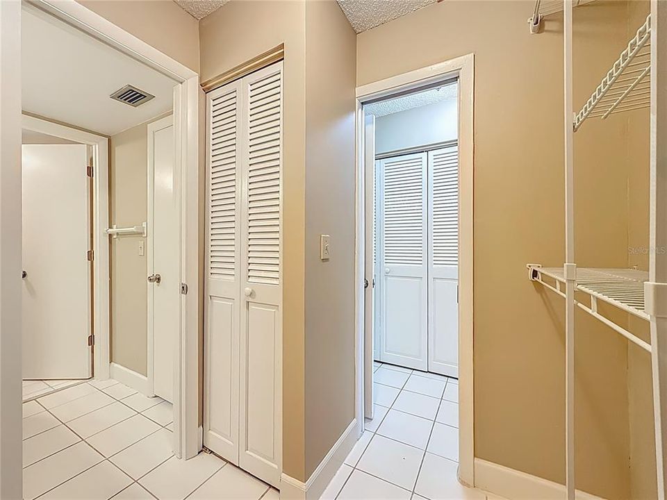 For Sale: $109,000 (1 beds, 1 baths, 890 Square Feet)