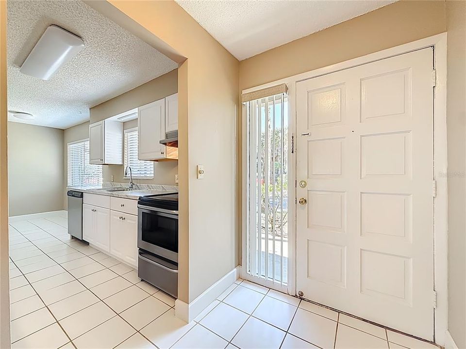 For Sale: $109,000 (1 beds, 1 baths, 890 Square Feet)