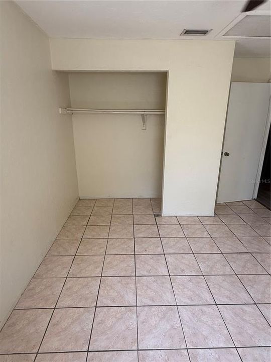 На продажу: $390,000 (6 спален, 0 ванн, 1664 Квадратных фут)