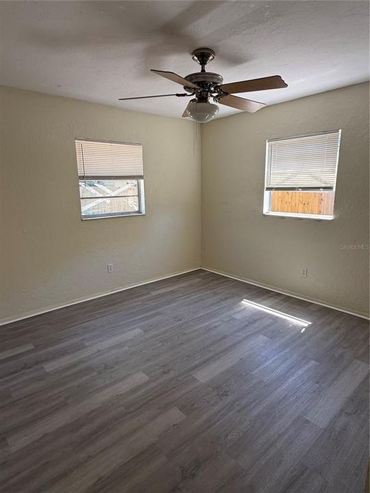 На продажу: $390,000 (6 спален, 0 ванн, 1664 Квадратных фут)