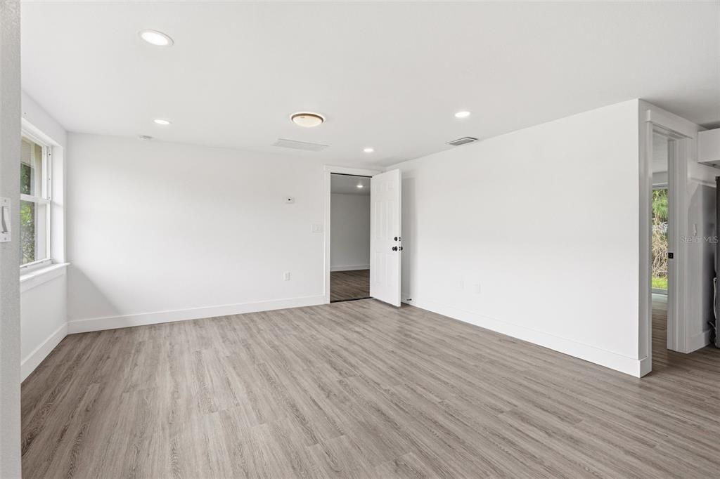 Activo con contrato: $205,000 (3 camas, 2 baños, 1190 Pies cuadrados)
