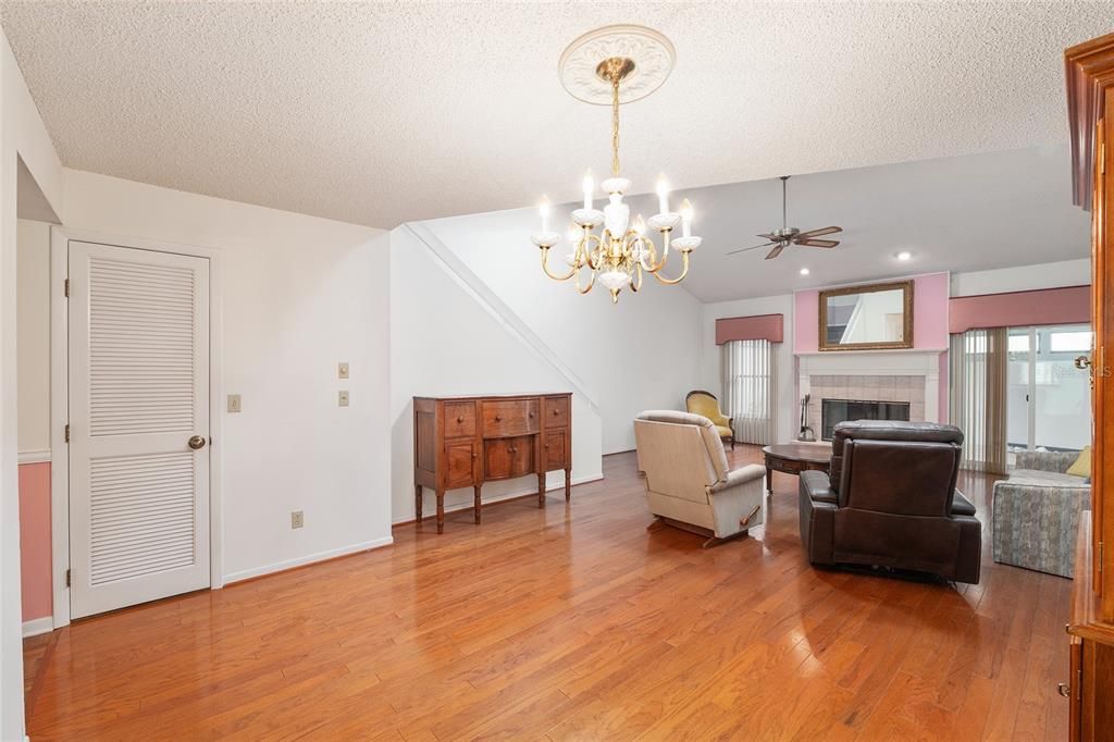 For Sale: $269,750 (3 beds, 2 baths, 1824 Square Feet)