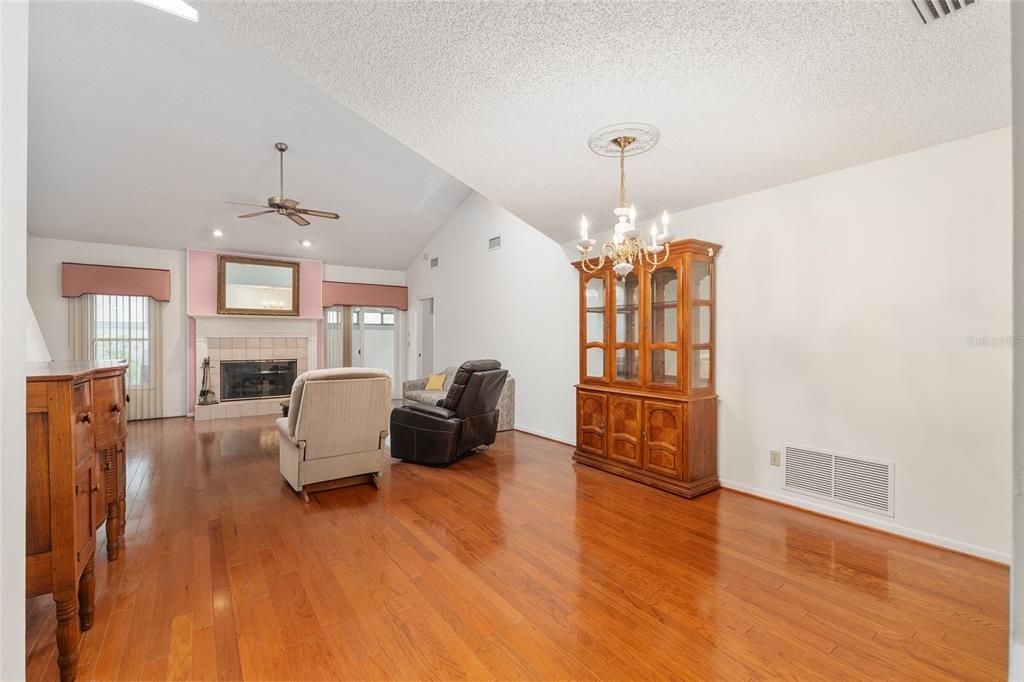 For Sale: $269,750 (3 beds, 2 baths, 1824 Square Feet)