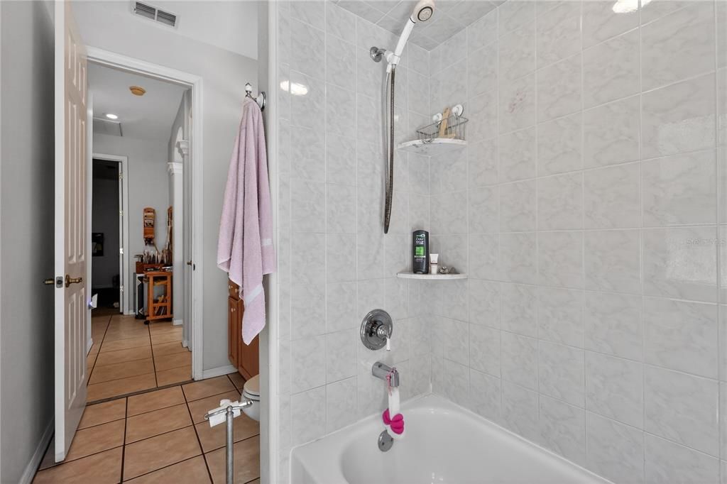 En Venta: $520,000 (3 camas, 2 baños, 2100 Pies cuadrados)