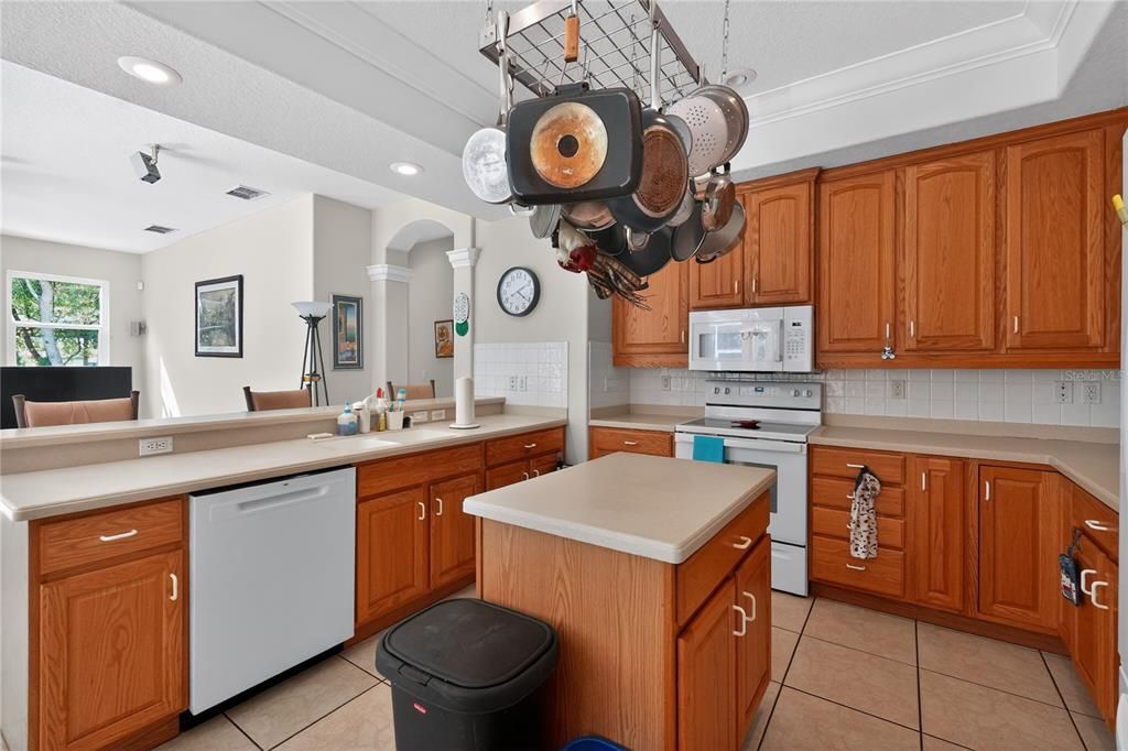 En Venta: $520,000 (3 camas, 2 baños, 2100 Pies cuadrados)