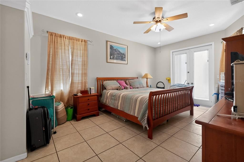 En Venta: $520,000 (3 camas, 2 baños, 2100 Pies cuadrados)