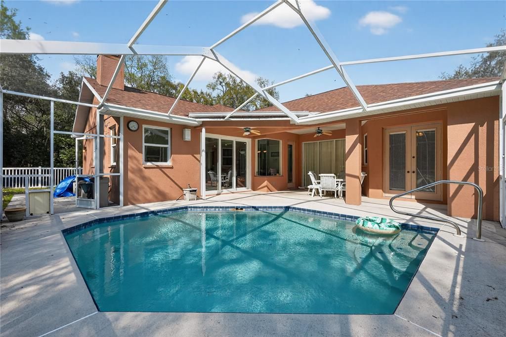 En Venta: $520,000 (3 camas, 2 baños, 2100 Pies cuadrados)