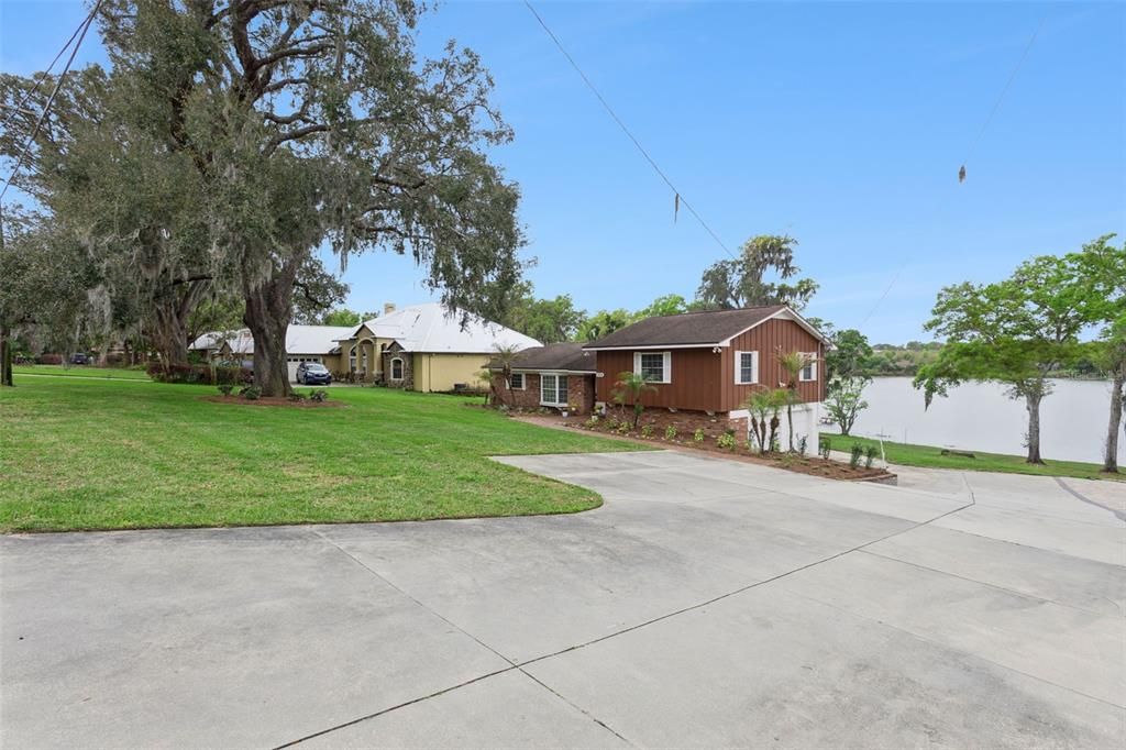 For Sale: $989,000 (4 beds, 2 baths, 2114 Square Feet)