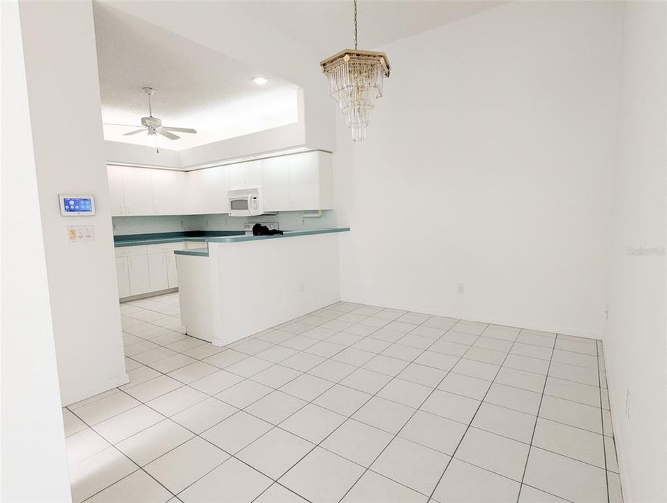 На продажу: $314,900 (2 спален, 2 ванн, 1207 Квадратных фут)