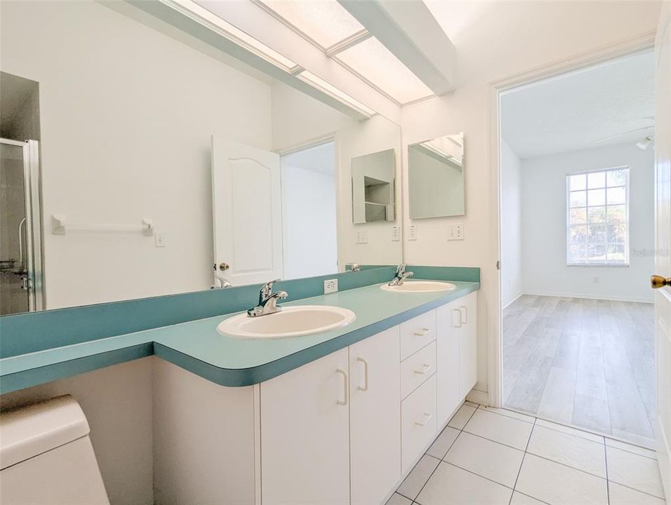 На продажу: $314,900 (2 спален, 2 ванн, 1207 Квадратных фут)