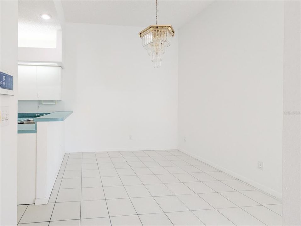 На продажу: $314,900 (2 спален, 2 ванн, 1207 Квадратных фут)