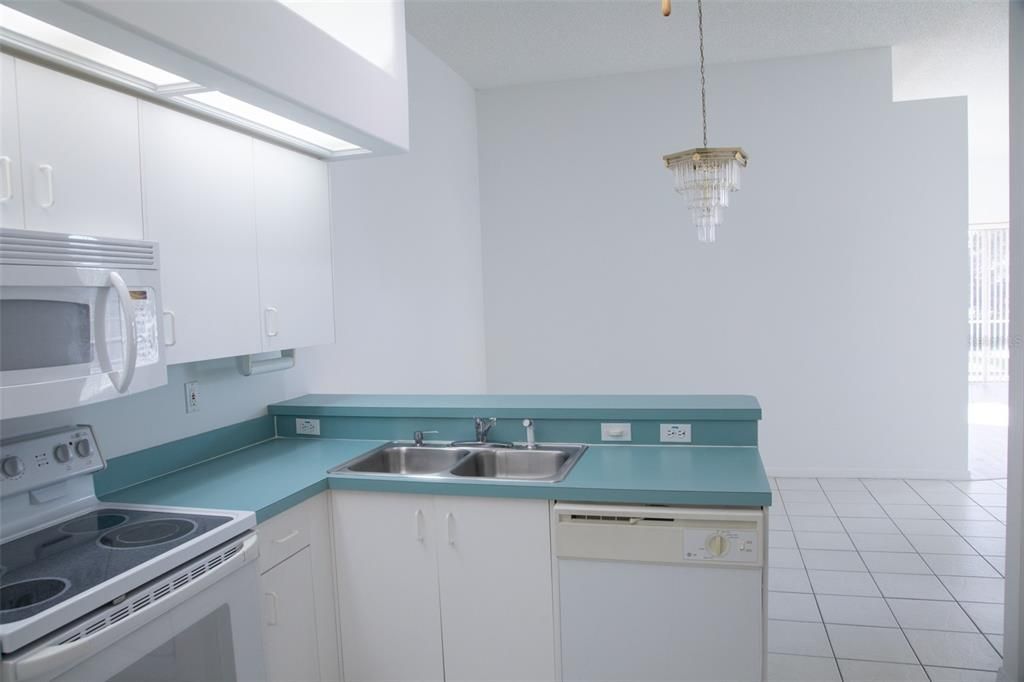 На продажу: $314,900 (2 спален, 2 ванн, 1207 Квадратных фут)