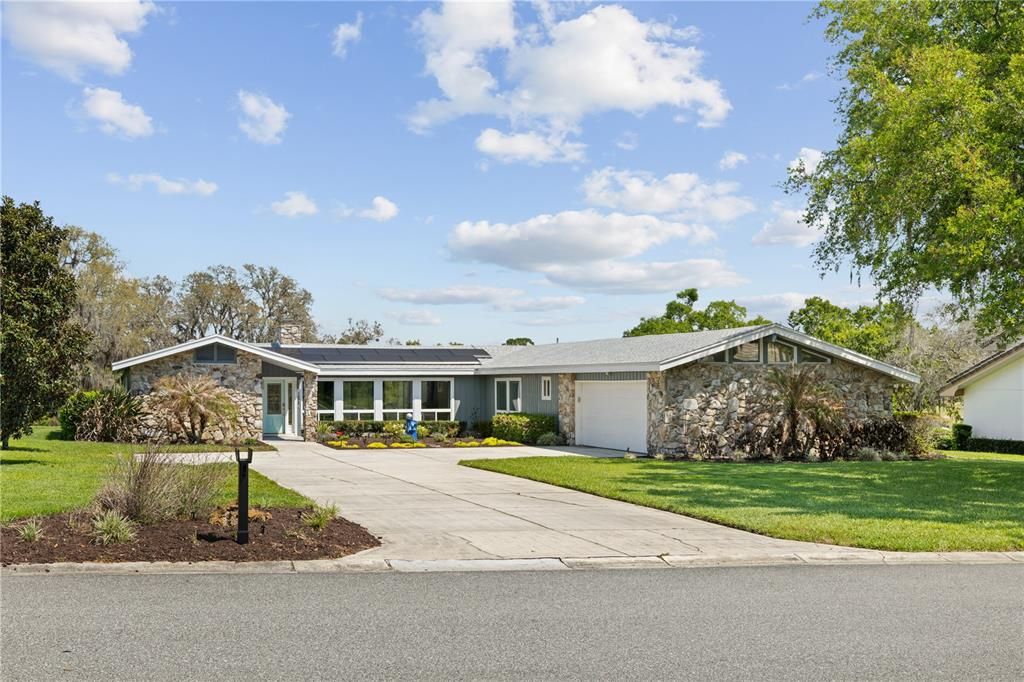 For Sale: $449,900 (3 beds, 3 baths, 2608 Square Feet)