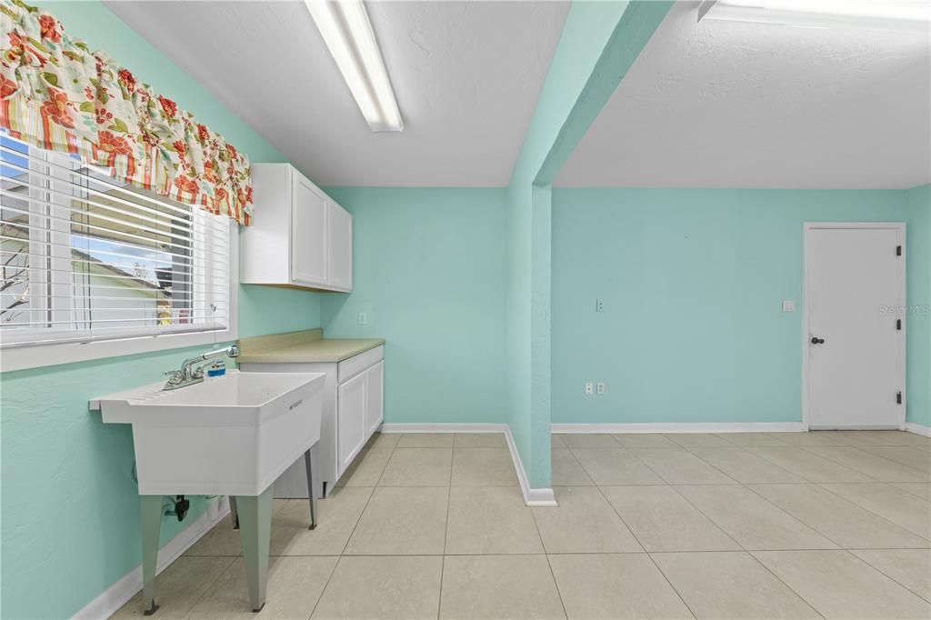 For Sale: $449,900 (3 beds, 3 baths, 2608 Square Feet)