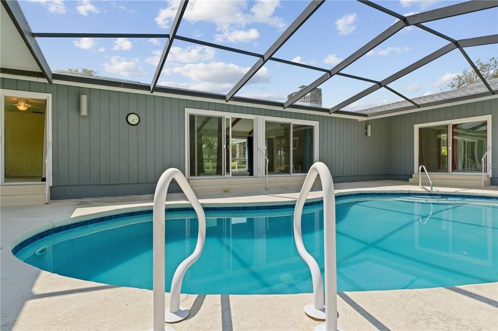 For Sale: $449,900 (3 beds, 3 baths, 2608 Square Feet)