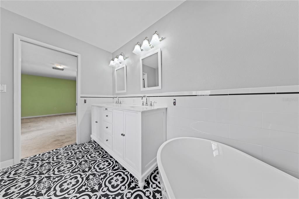 For Sale: $449,900 (3 beds, 3 baths, 2608 Square Feet)