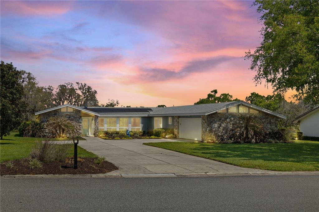For Sale: $449,900 (3 beds, 3 baths, 2608 Square Feet)