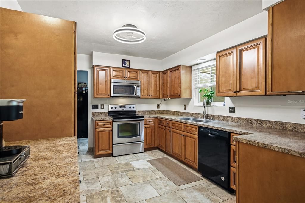 Под контрактом: $325,000 (3 спален, 2 ванн, 1375 Квадратных фут)