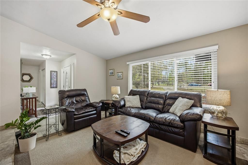 Под контрактом: $325,000 (3 спален, 2 ванн, 1375 Квадратных фут)