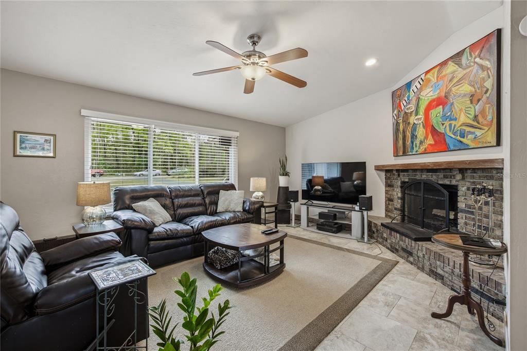 Под контрактом: $325,000 (3 спален, 2 ванн, 1375 Квадратных фут)