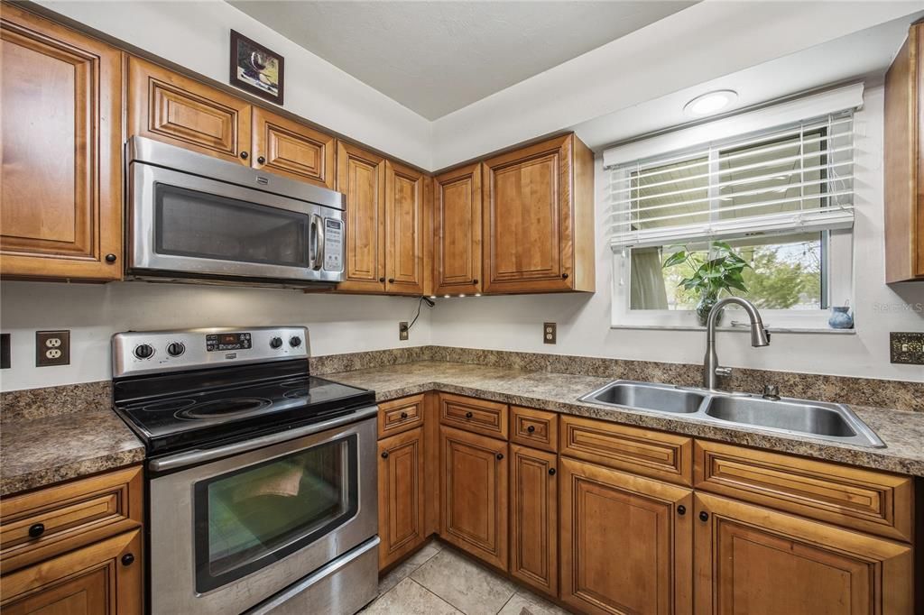 Под контрактом: $325,000 (3 спален, 2 ванн, 1375 Квадратных фут)