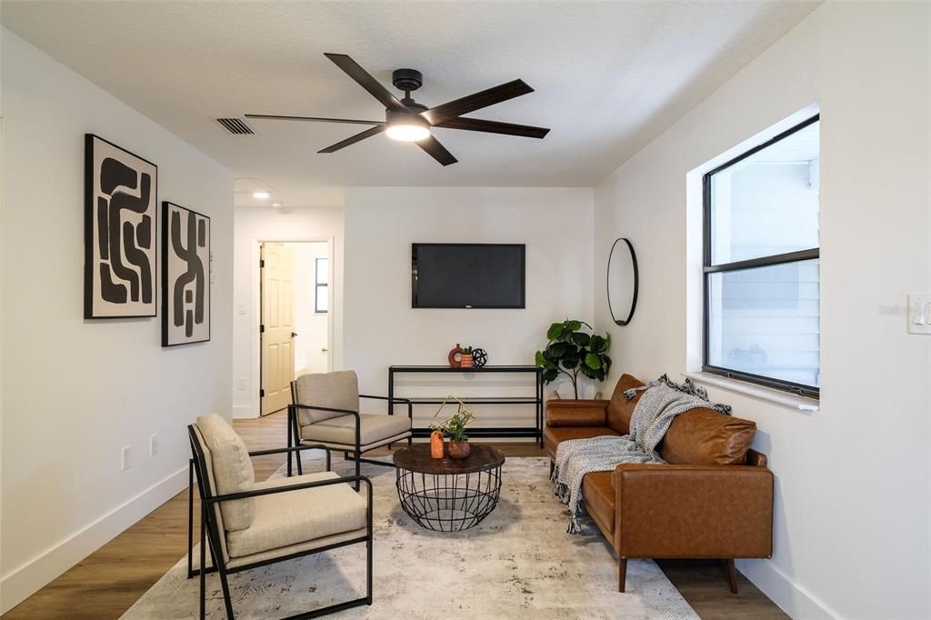 На продажу: $250,000 (3 спален, 2 ванн, 1056 Квадратных фут)