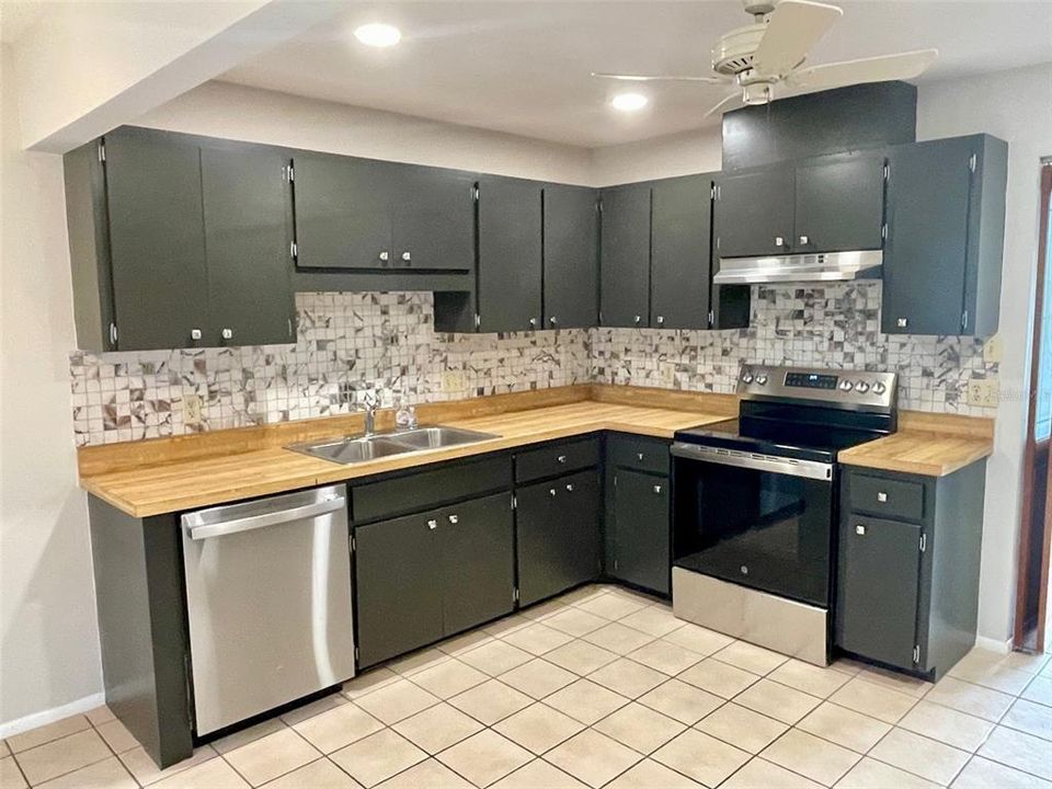 For Sale: $324,900 (2 beds, 2 baths, 1538 Square Feet)
