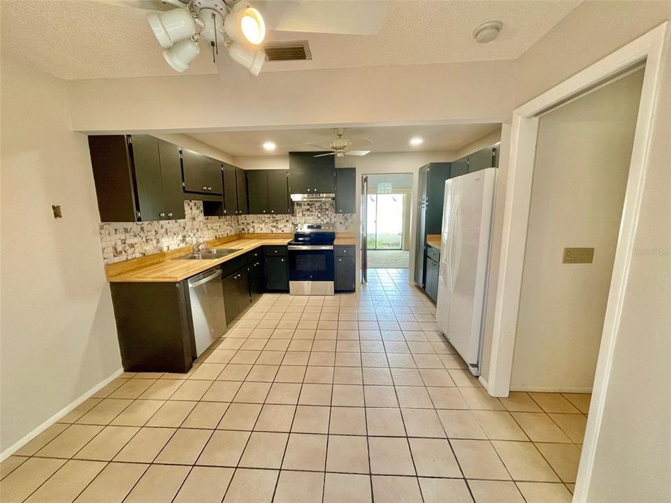 For Sale: $324,900 (2 beds, 2 baths, 1538 Square Feet)