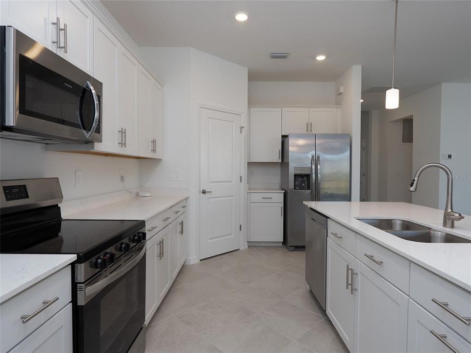 For Rent: $2,695 (3 beds, 3 baths, 1849 Square Feet)