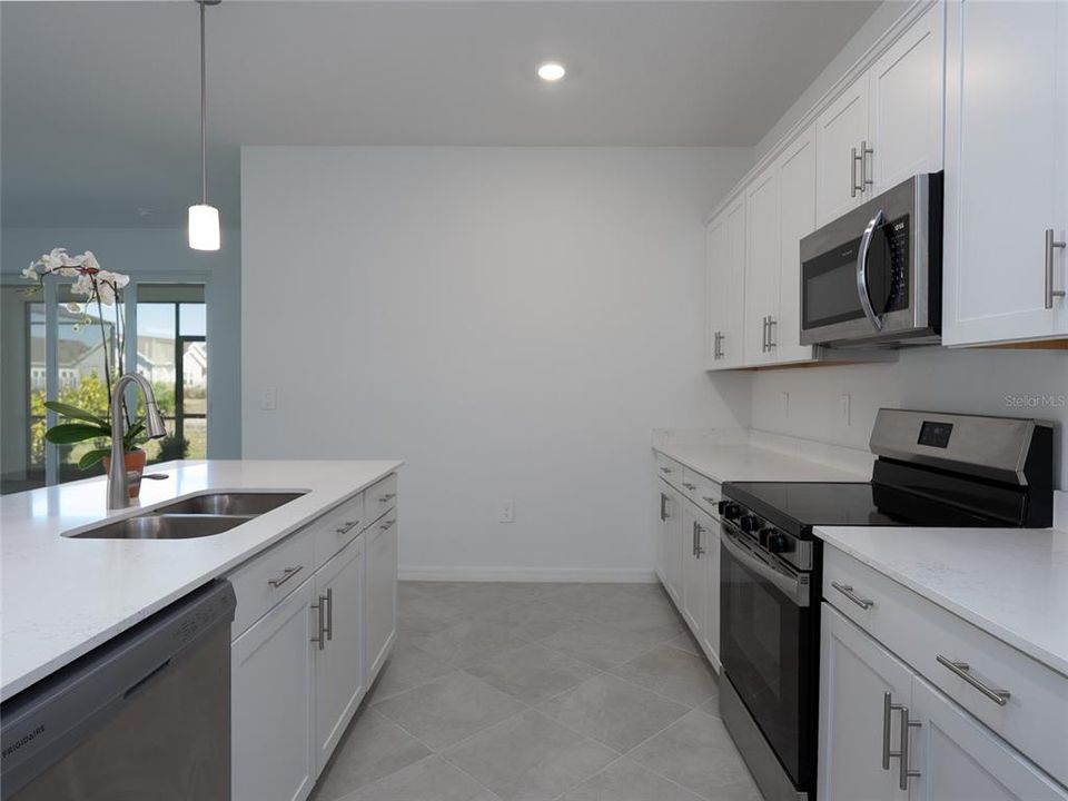 For Rent: $2,695 (3 beds, 3 baths, 1849 Square Feet)