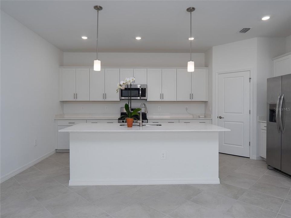 For Rent: $2,695 (3 beds, 3 baths, 1849 Square Feet)