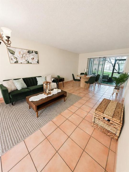 For Sale: $85,000 (1 beds, 1 baths, 678 Square Feet)