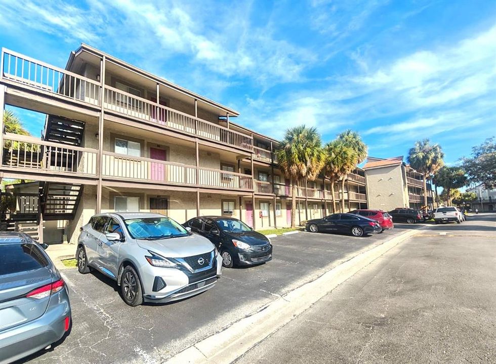 For Sale: $85,000 (1 beds, 1 baths, 678 Square Feet)