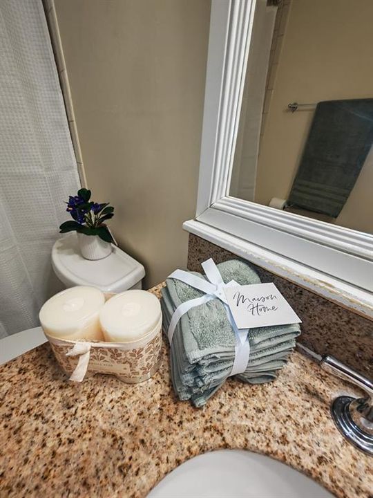 For Sale: $85,000 (1 beds, 1 baths, 678 Square Feet)