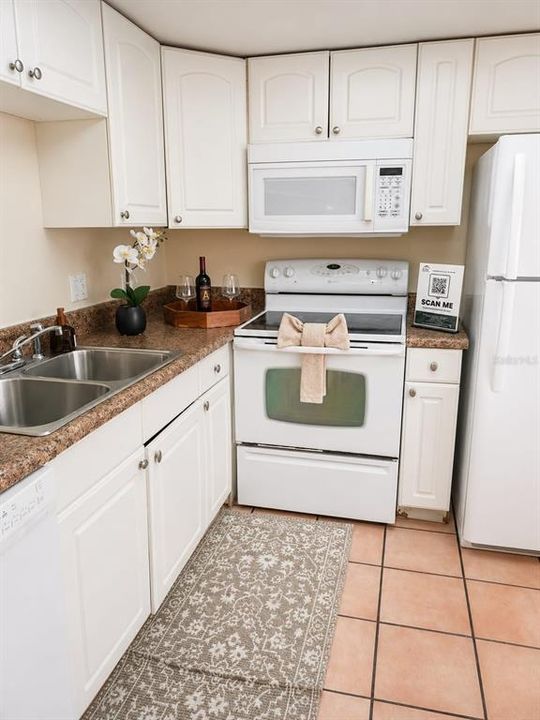 For Sale: $85,000 (1 beds, 1 baths, 678 Square Feet)