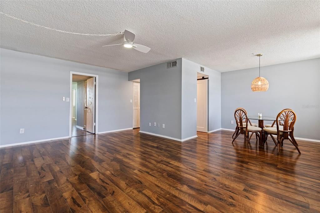Activo con contrato: $155,000 (1 camas, 1 baños, 930 Pies cuadrados)