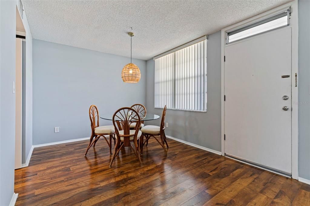 Activo con contrato: $155,000 (1 camas, 1 baños, 930 Pies cuadrados)