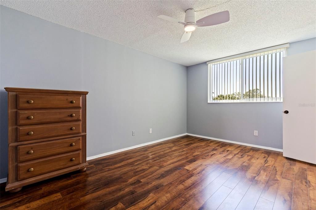 Activo con contrato: $155,000 (1 camas, 1 baños, 930 Pies cuadrados)
