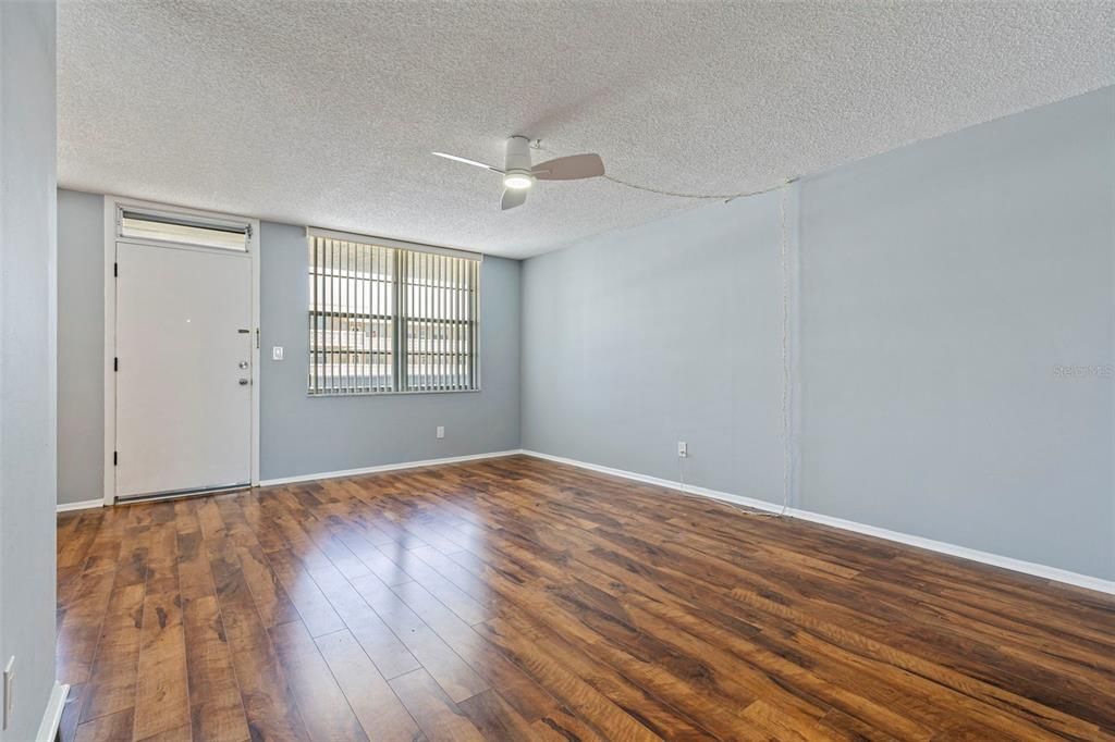 Activo con contrato: $155,000 (1 camas, 1 baños, 930 Pies cuadrados)