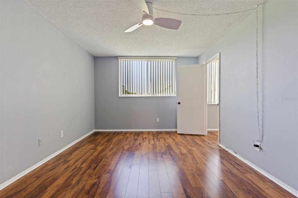 Activo con contrato: $155,000 (1 camas, 1 baños, 930 Pies cuadrados)