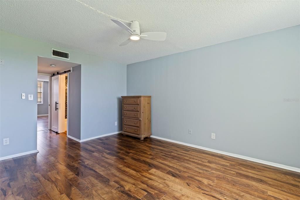 Activo con contrato: $155,000 (1 camas, 1 baños, 930 Pies cuadrados)