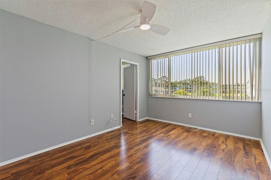 Activo con contrato: $155,000 (1 camas, 1 baños, 930 Pies cuadrados)
