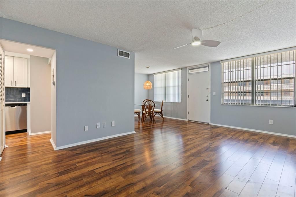 Activo con contrato: $155,000 (1 camas, 1 baños, 930 Pies cuadrados)