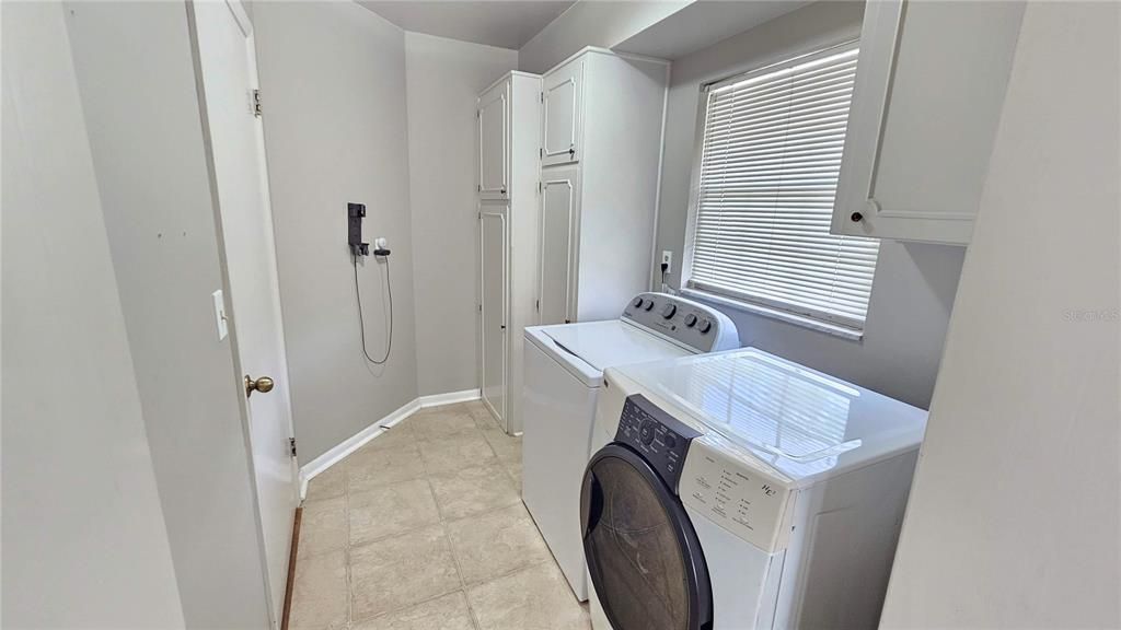 For Sale: $489,000 (4 beds, 3 baths, 2921 Square Feet)
