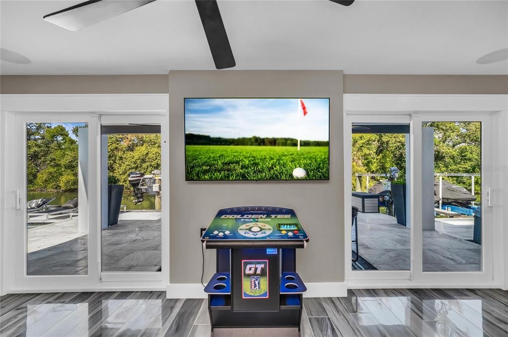 合同活跃: $2,399,000 (4 贝兹, 3 浴室, 3230 平方英尺)