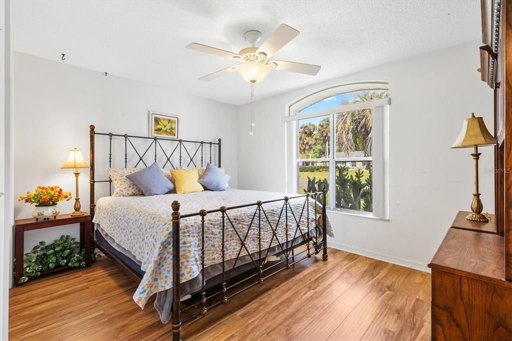 Active With Contract: $284,000 (2 beds, 2 baths, 1341 Square Feet)