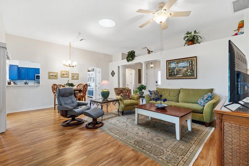 Active With Contract: $284,000 (2 beds, 2 baths, 1341 Square Feet)
